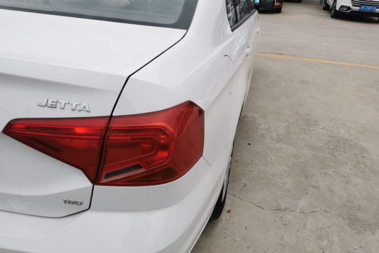 Used Volkswagen Jetta 2017 1.5L Manual Fashion Edition