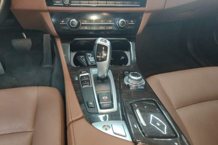 Used BMW 5 Series 2017 525Li Leading Model
