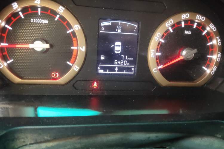 Used FORTHING Lingzhi 2018 M5L 1.6L 7-Seater Luxury Model Odometer Close Up