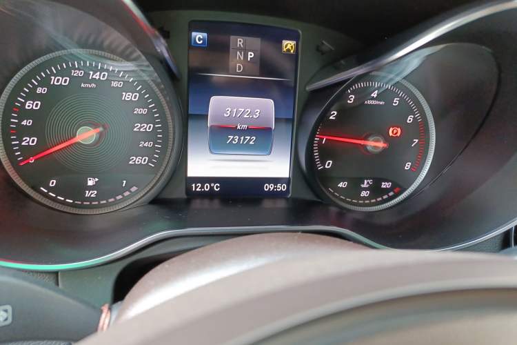 Used Mercedes-Benz GLC 2019 GLC 260 4MATIC Dynamic Edition Odometer Close Up