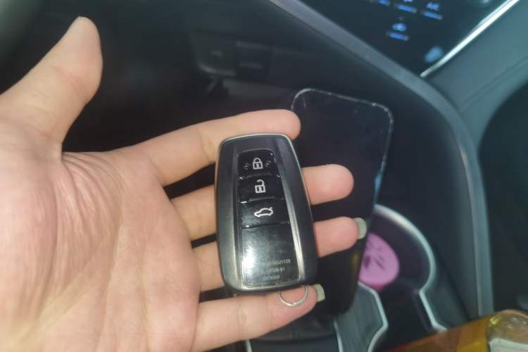 Used Toyota Camry 2023 2.0G Luxury Edition
