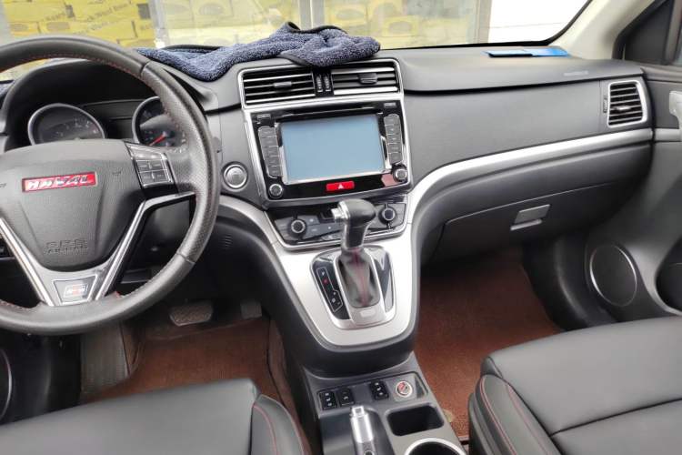 Used Haval H6 2015 Sport Edition 1.5T Automatic Two-Wheel Drive Luxury Model Audio And AC Panel