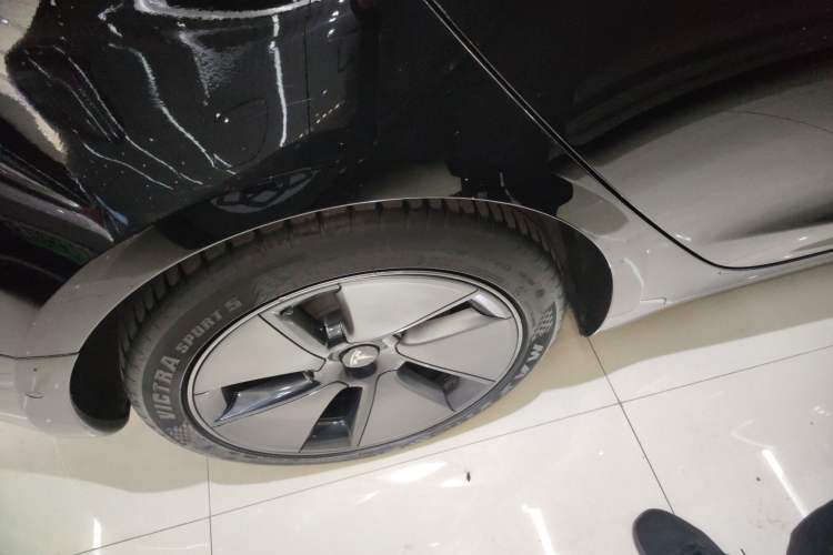 Used Tesla Model 3 2022 Rear-Wheel-Drive Version Right Rear Wheel Hub