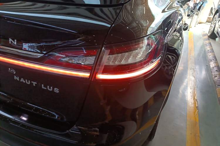 Used Lincoln Nautilus 2021 2.0T Four-Wheel Drive Luxury Edition Exterior 3