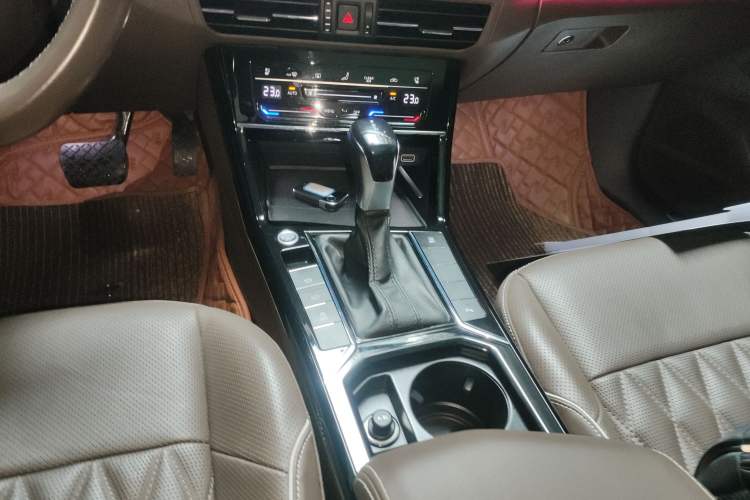 Used Volkswagen Passat 2020 330TSI Luxury Edition China VI
