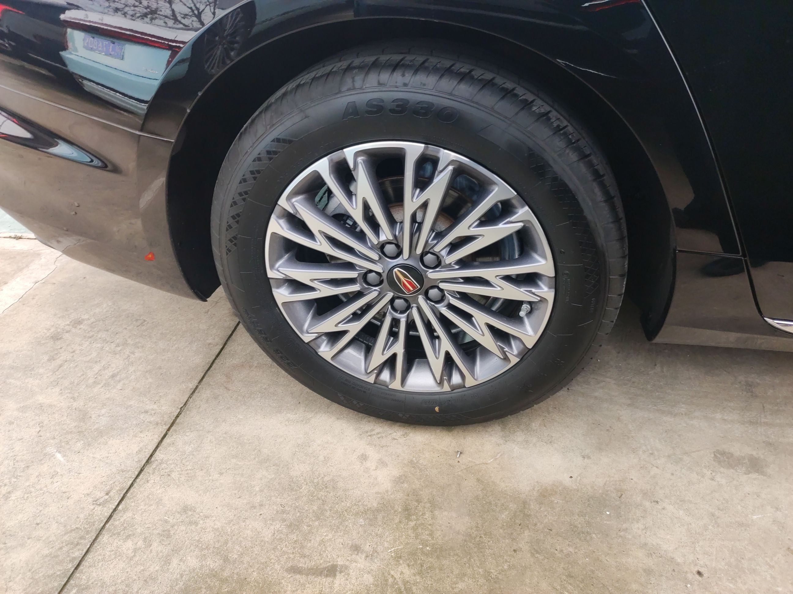 Hongqi H5 2024 2.0T Automatic Smart Connect Flagship Edition - Chinese Trim Xiang — снимка 11