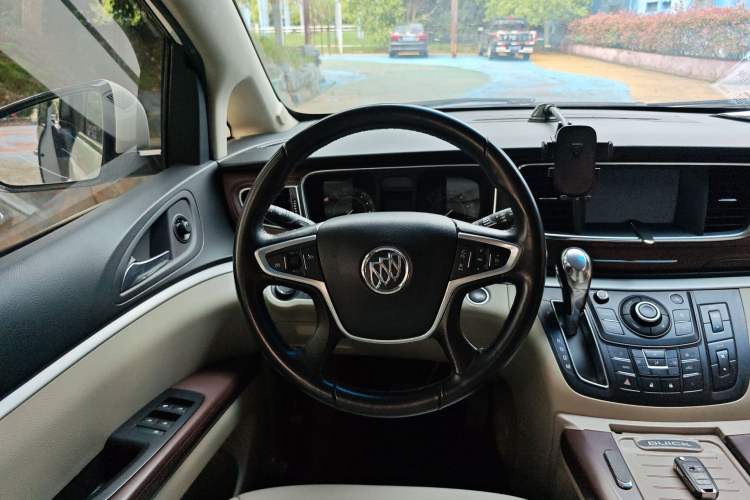 Used Buick GL8 2017 25S Comfort Version China V Standard Steering Wheel