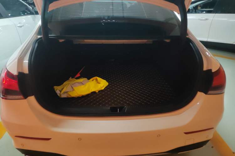 Used Mercedes-Benz A-Class 2022 Revised Version A 200 L Sport Sedan Fashionable Style
