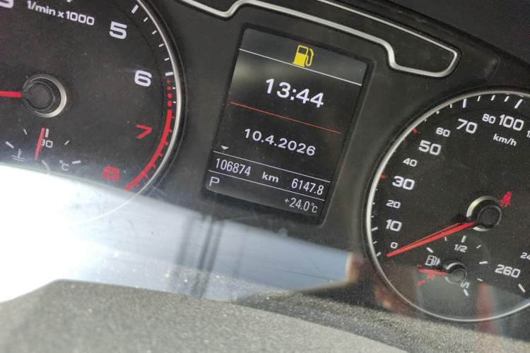 Used Audi Q3 2015 35 TFSI quattro Technology Edition Odometer Close Up