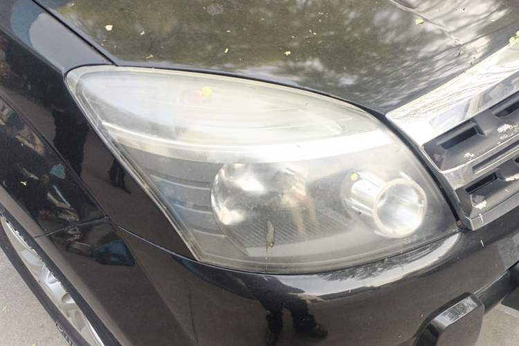 Used Haval H3 2010 Leading Edition 2.5 TCI Two-Wheel Drive Comfort Model Right Front Headlight