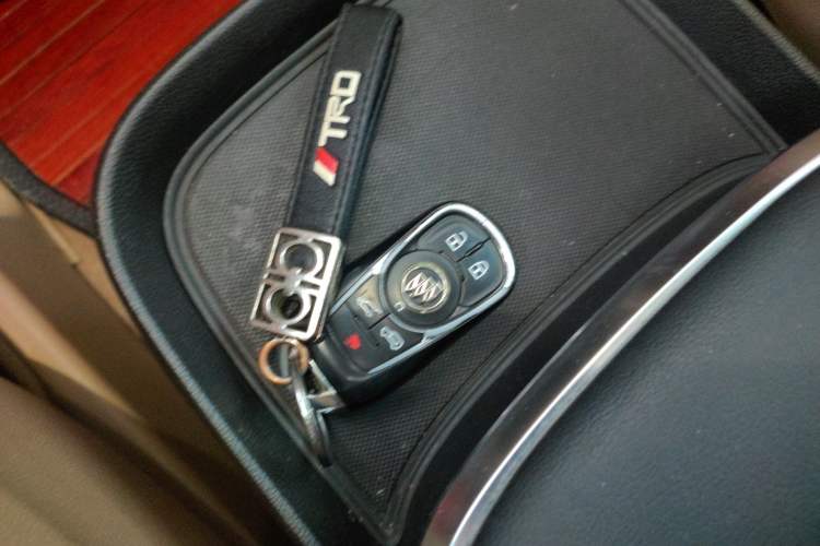 Used Buick GL8 2018 ES 28T Flagship Model China VI Standard