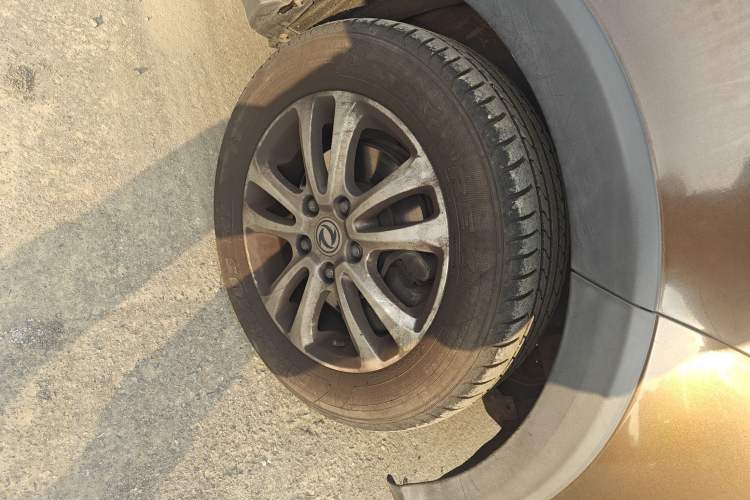 Used Dongfeng Fengon 360 2015 1.5L Manual Luxury 7-Seater China IV Standard
