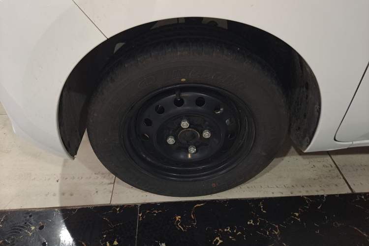 Used Wuling Zhiguang New Energy 2025 Standard Model Left Front Wheel Hub