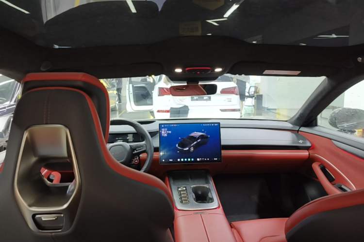 Used Xiaomi Auto SU7 2024 Four-Wheel Drive Ultra-Long Range Advanced Intelligent Driving Max Edition