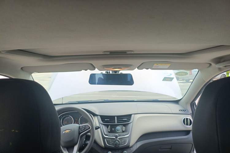 Used Chevrolet Sail 2015 Sail 3 1.5L AMT Happiness Sunroof Edition Headliner