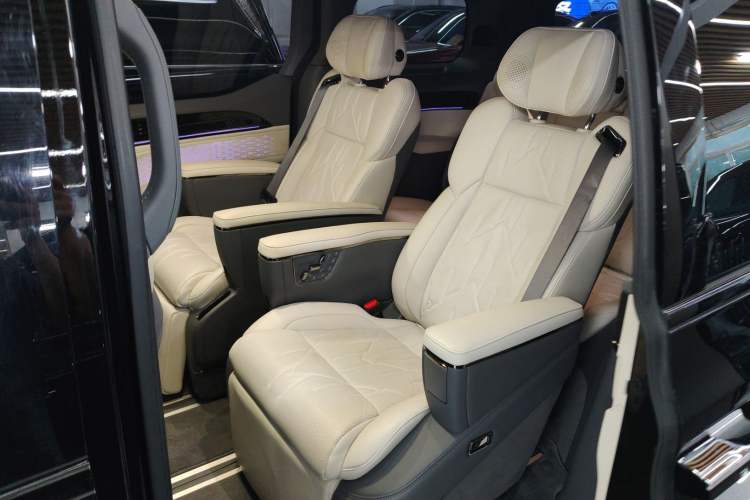 Used Zeekr 009 2024 7-Seater Aisle Version 108 kWh Left Rear Seat