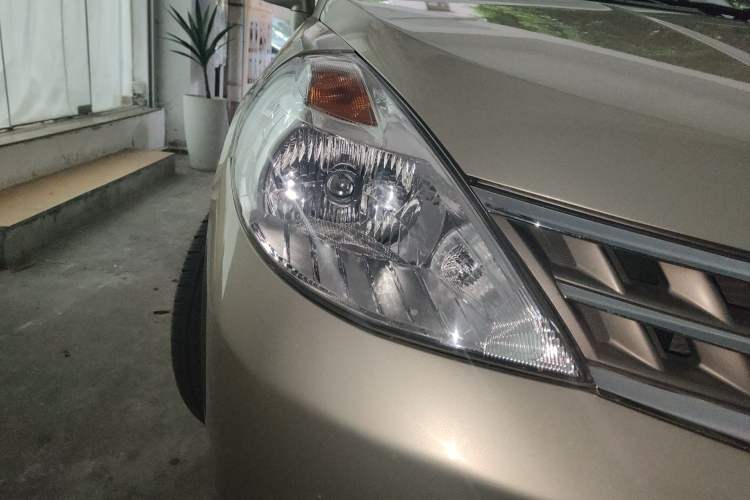 Used Nissan Tiida Sedan 2008 1.6L Automatic Fashion Edition Right Front Headlight