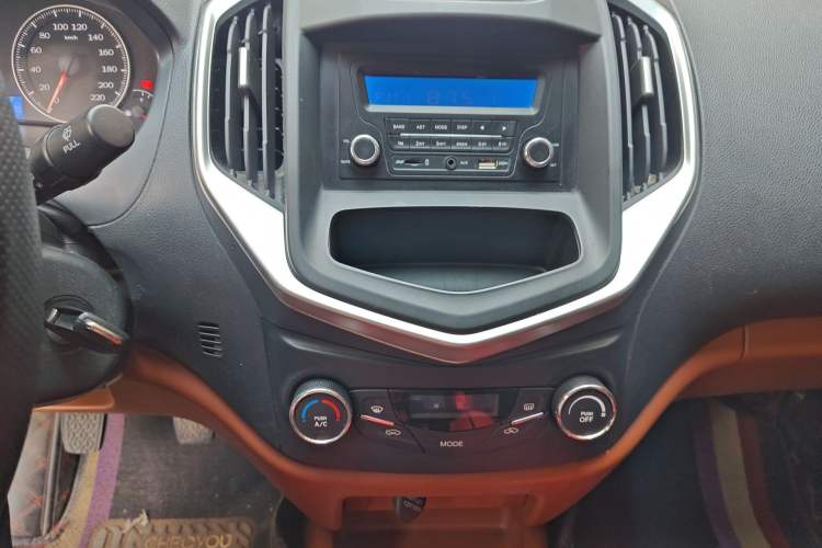 Used Geely Auto Diamond 2016 1.5L Manual Elite Edition Audio And AC Panel