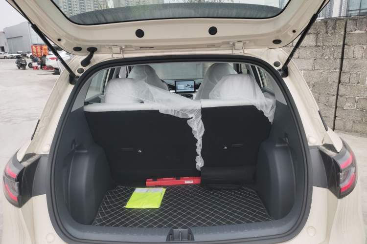 Used Geely Galaxy Geome 2026 Model 310km Youth Edition Trunk