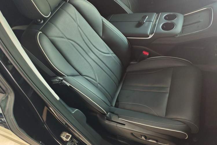 Used XPeng X9 2024 702 Ultra-Long Range Pro
