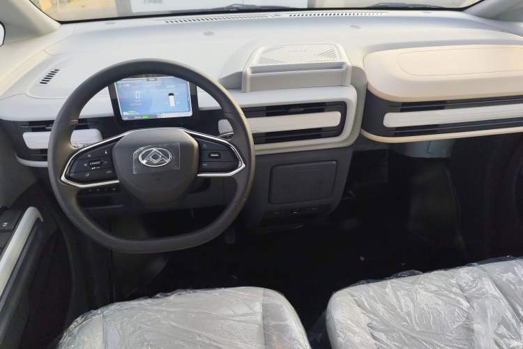 Used SAIC MAXUS Dana V1 2025 V1+ Long Wheelbase Low-Roof Multi-Function Version (62 kWh)