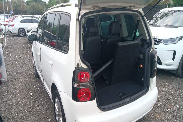 Used Volkswagen Touran 2013 1.4T DSG Smart Edition 7-Seater Rear Left 45 Deg