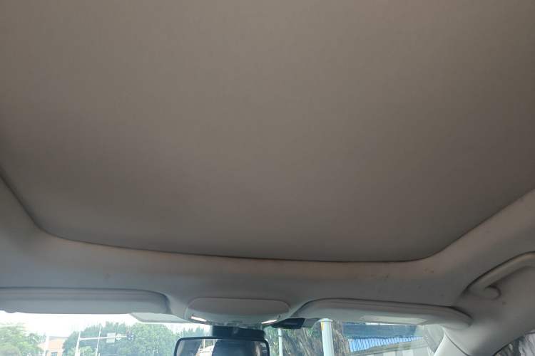 Used Ford Edge 2015 2.0T GTDi Two-Wheel-Drive High-Line Version
