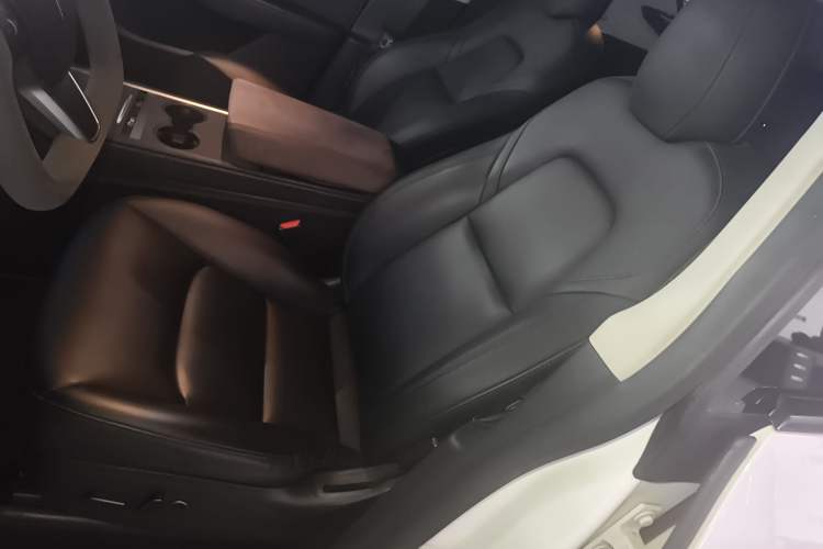 Used Tesla Model Y 2021 Long-Range All-Wheel-Drive Version