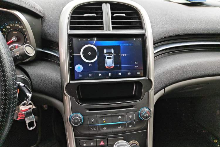 Used Chevrolet Malibu 2014 2.0L Automatic Luxury Edition Audio And AC Panel