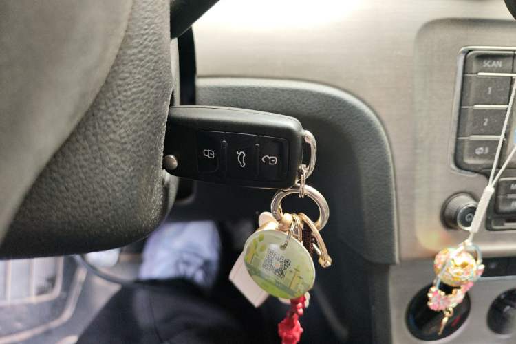 Used Volkswagen Lavida 2013 Restyled Classic 1.6L Manual Comfort Edition Vehicle Key