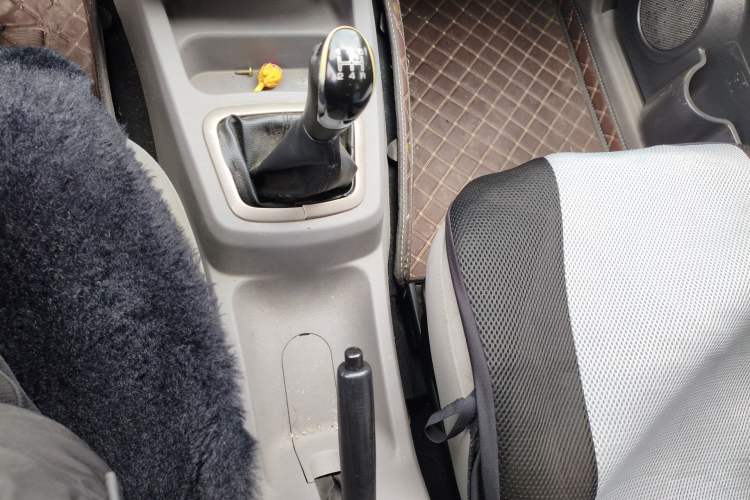 Used BAIC Weiwang M20 2014 1.5L practical type BJ415A Gear Lever
