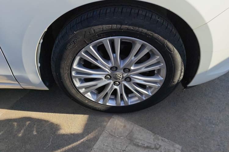 Used Buick GT 2015 15N Manual Luxury Version Right Front Wheel Hub