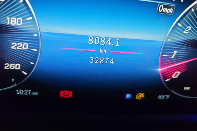 Used Mercedes-Benz GLS  Odometer Close Up