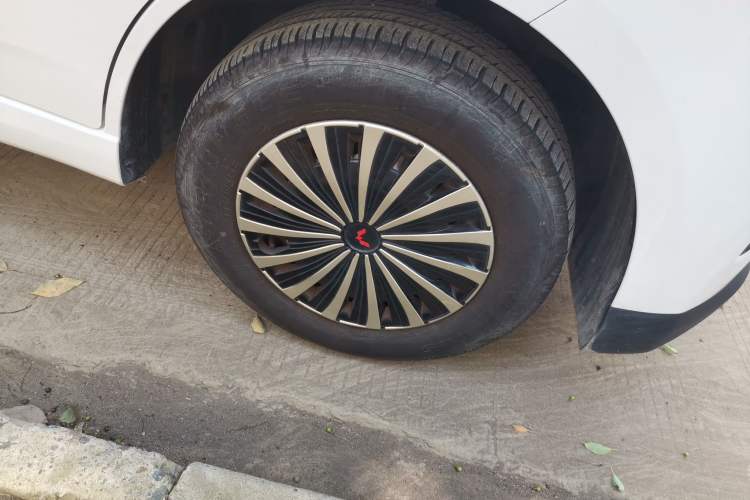 Used Wuling Yangguang 2024 300KM Comfort Version Passenger Van 75kW Exterior 7