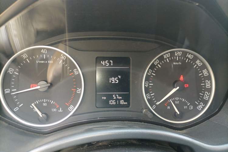 Used Skoda Octavia 2015 Classic Model 1.6L Manual Eado Version