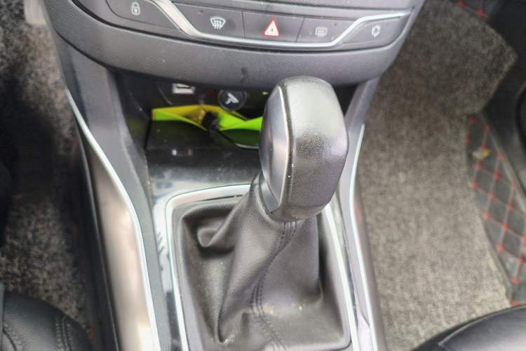 Used Peugeot 408 2014 1.8L Automatic Luxury Edition Gear Lever