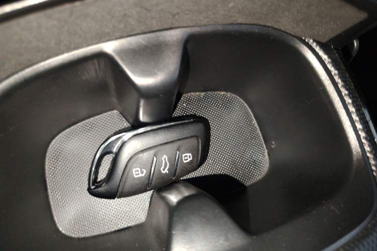 Used Roewe Clever 2021 302 km New Four-Seater Super-Efficient Version
