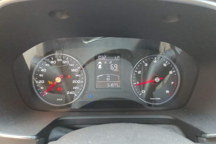 Used Roewe RX5 2018 20T Two-Wheel Drive Manual Internet Smart Edition