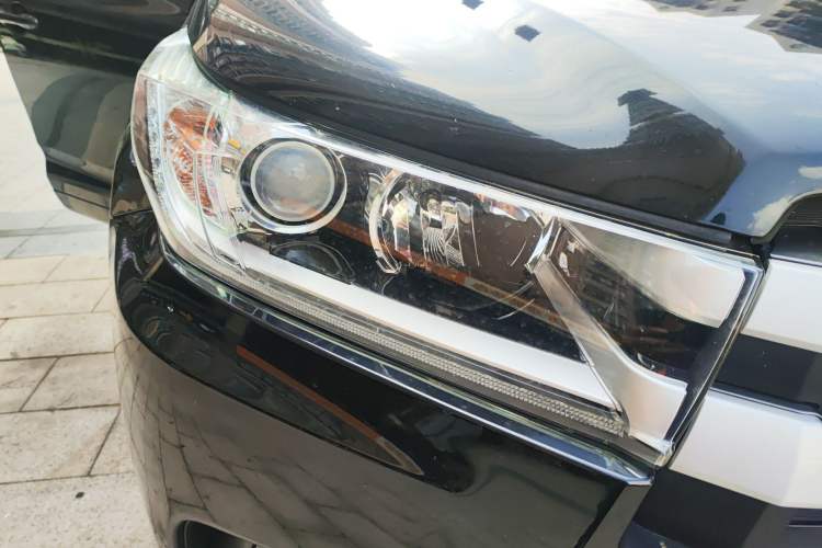 Used Toyota Highlander 2018 2.0T Four-Wheel Drive Luxury Version 7 Seats China VI Standard
