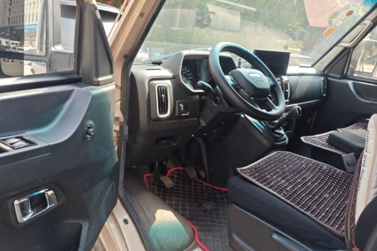 Used Iveco Daily 2023 2.5T A35M1 Short Wheelbase Mid-Height Single-Tire Side-Sliding Door 5–9 Seats
