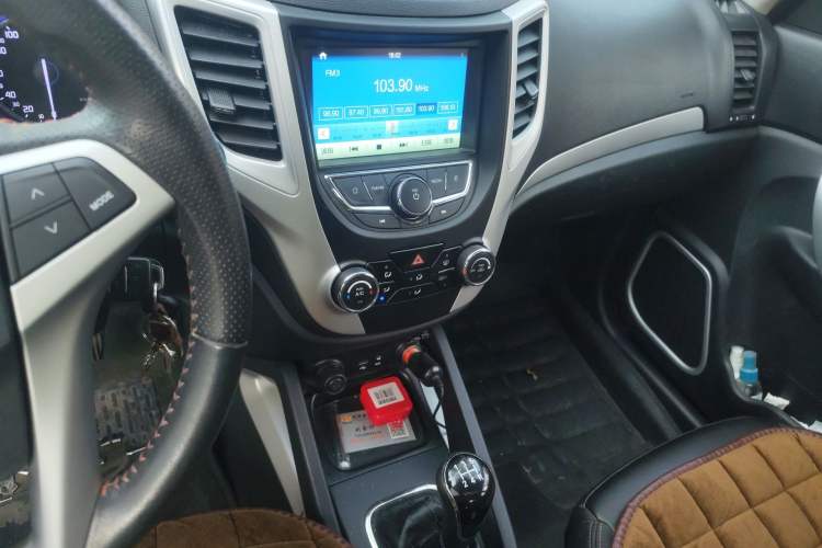 Used CHANGAN CS35 2016 1.6L Manual Luxury Model China V Standard Audio And AC Panel