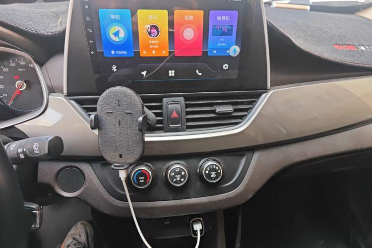 Used Baojun 310W 2017 1.5L Manual Comfort Version China VI Emission Standard