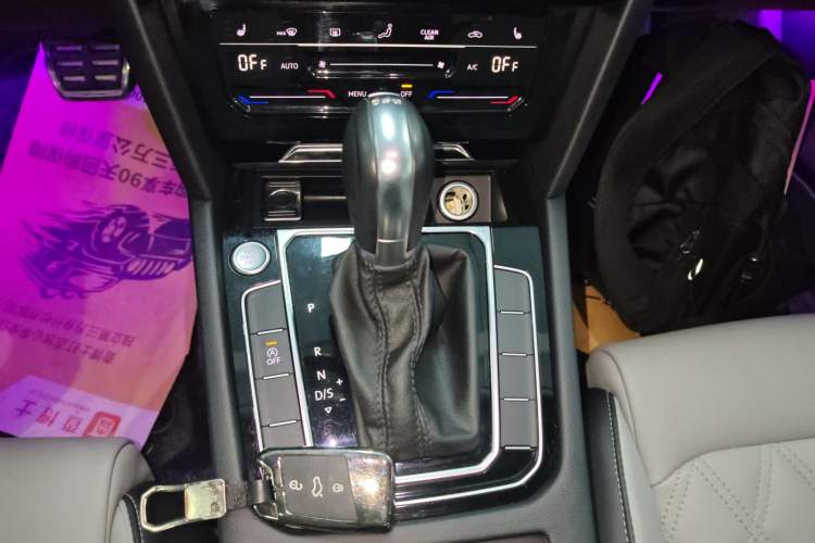 Used Volkswagen Magotan 2023 2 Million Units Limited Edition 330TSI DSG Leading Version
