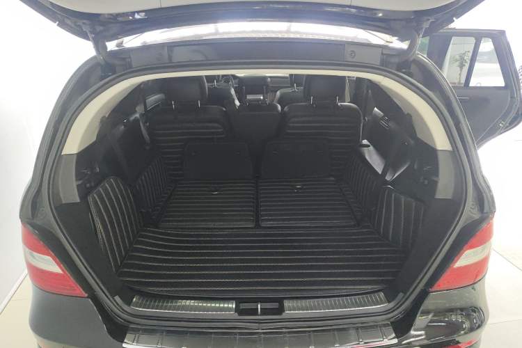 Used Mercedes-Benz R-Class 2017 R 320 4MATIC Business Edition Prestige Model
