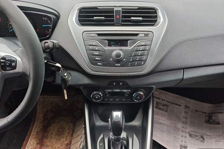 Used Ford Escort 2015 1.5L Automatic Fashion Model Audio And AC Panel