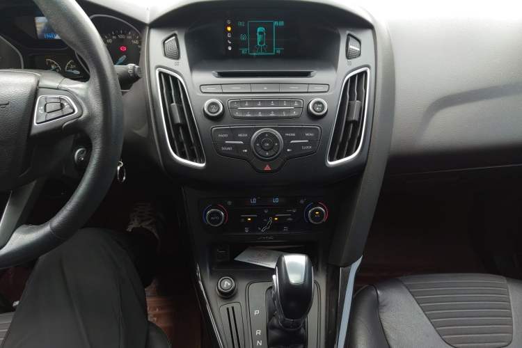 Used Ford Focus 2015 Hatchback 1.6L Automatic Fashion Edition Audio And AC Panel