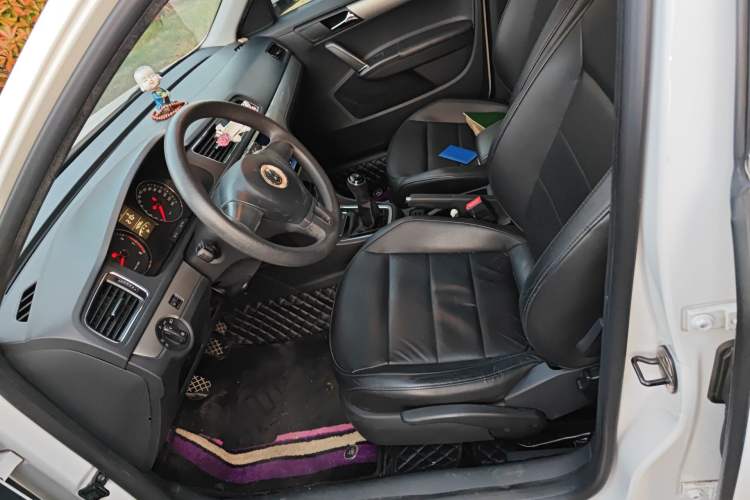 Used Volkswagen Lavida 2013 Revised Version 1.4 TSI Manual Comfort Edition Left Front Seat