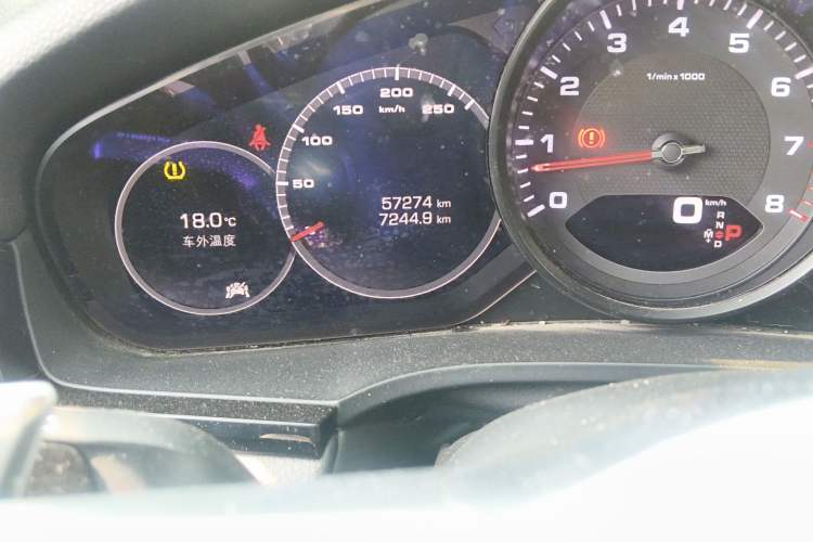 Used Porsche Cayenne 2018 Cayenne 3.0T Odometer Close Up