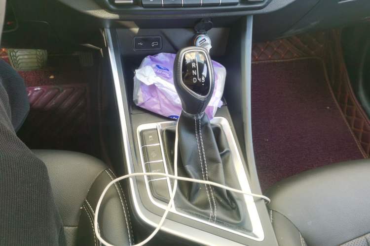 Used Geely Auto Vision X3 2020 1.5L CVT Luxury Model Gear Lever