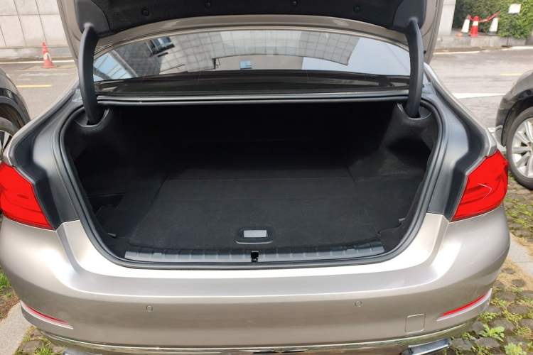 Used BMW 5 Series New Energy 2019 Updated Version 530Le Luxury Package Trunk